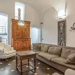 Gallinara بيت للعطل
